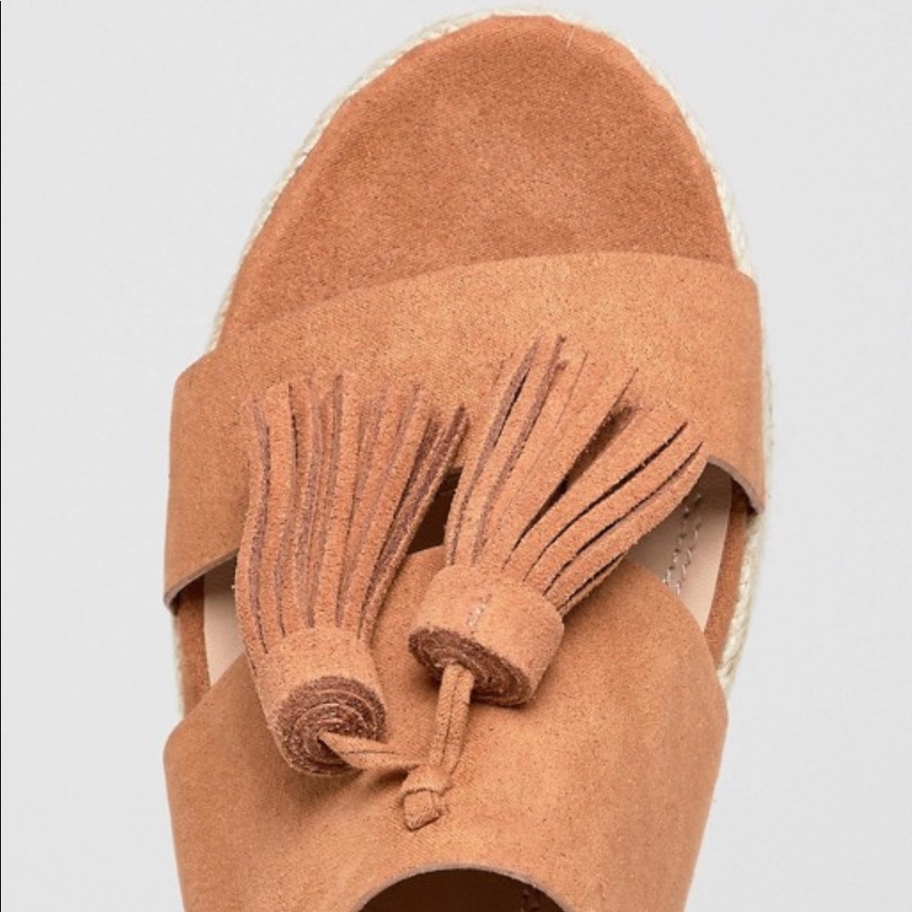Pull&Bear tassle front heel sandal in tan size 8 - Picture 3 of 10
